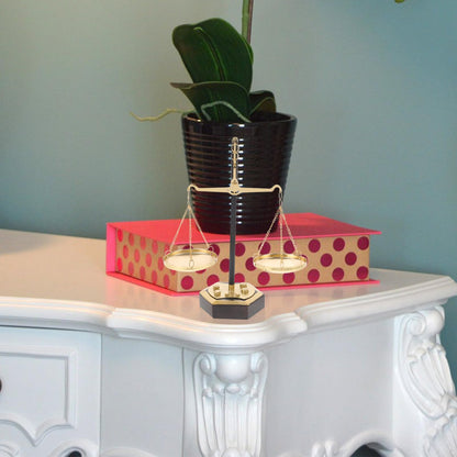 Scales of Justice Metal Desk Ornament Law Office Decoration – 23.5x20x9cm