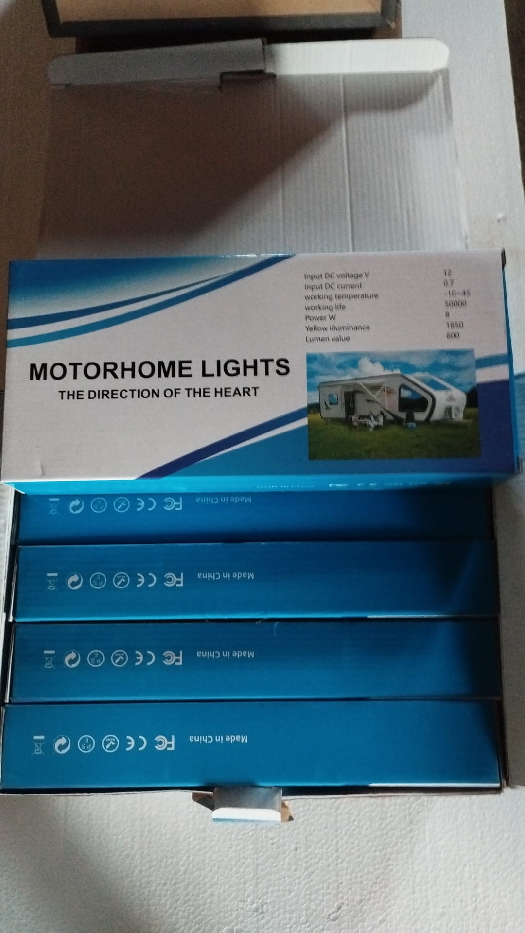 5 gab 12V LED gaismekļi, kas paredzēti motorhome / kemperiem (dzīvojamajiem auto, piekabēm vai laivām).