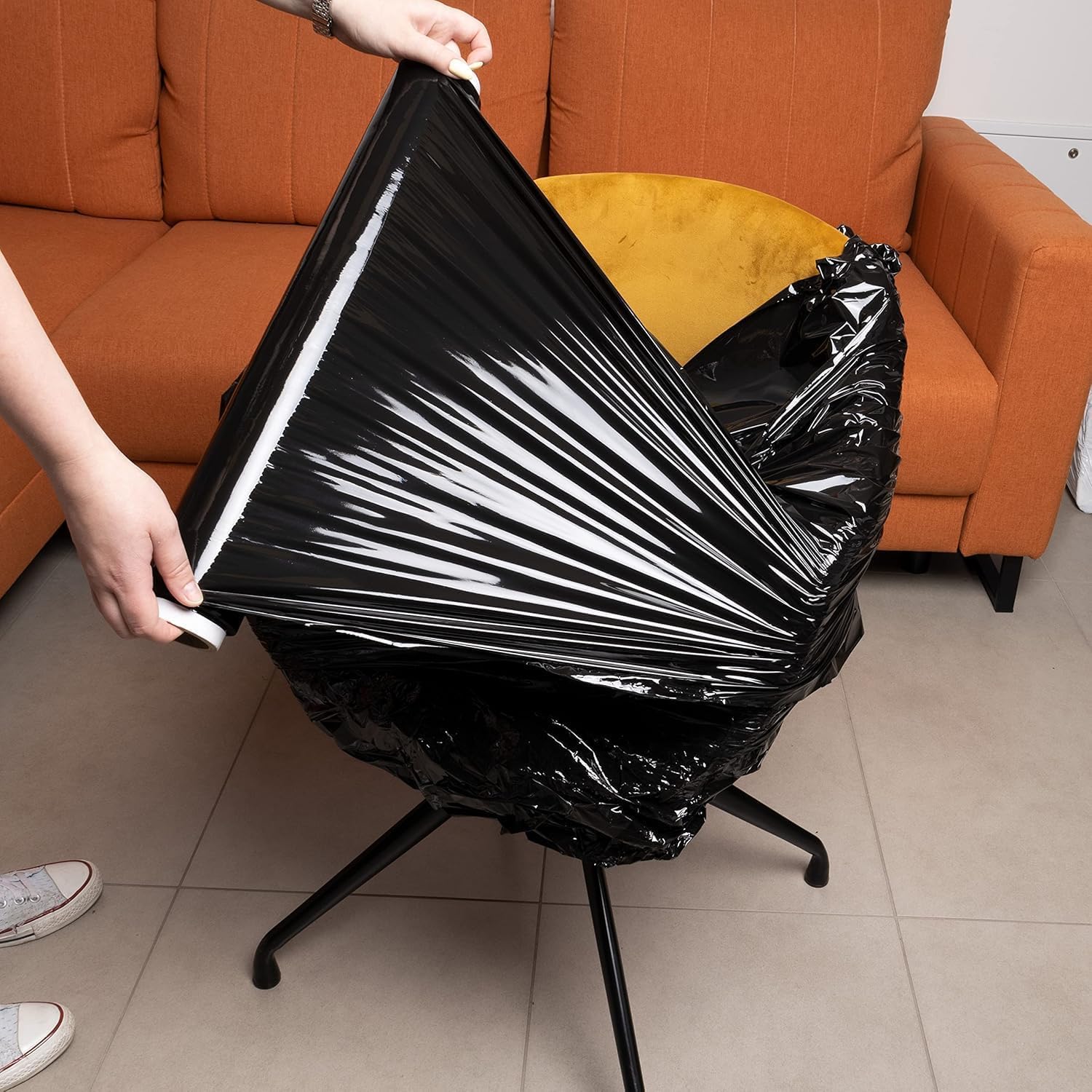 V1 Trade Stretch Film Black - Film for Furniture - Hand Moving Film 170m x 40 cm - Stretch Film Roll Black Film 23my -