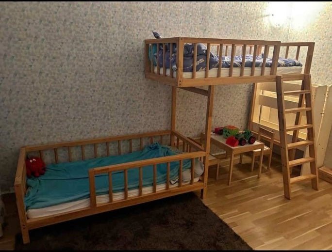 Masīvkoka divstāvu bērnu gultu komplekts ar matračiem - Gultify