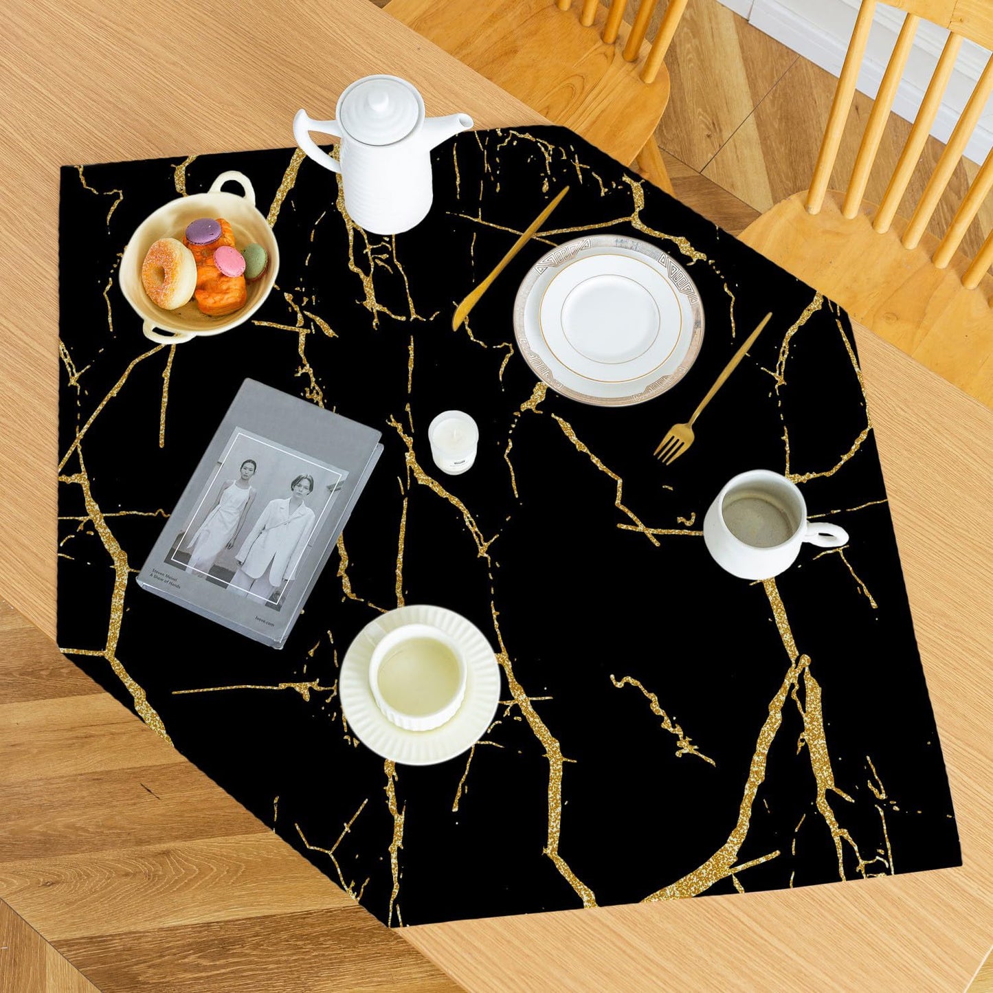 Rectangular Tablecloth Marble-Effect Washable – Black and Gold 140x240cm